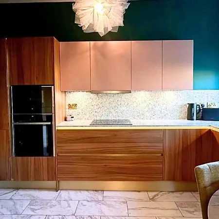 Luxury Travel Emporium Hg1 - 2 Luxury With Parking Space - In Town Centre Apartment