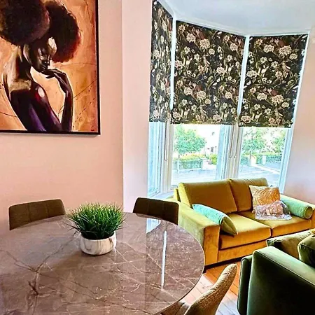 Luxury Travel Emporium Hg1 - 2 Luxury With Parking Space - In Town Centre *