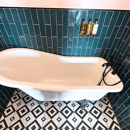 Luxury Travel Emporium Hg1 - 2 Luxury With Parking Space - In Town Centre *