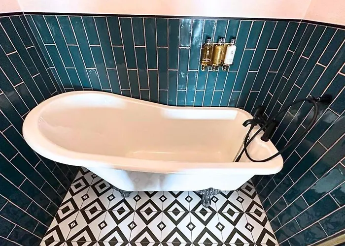 Luxury Travel Emporium Hg1 - 2 Luxury With Parking Space - In Town Centre *